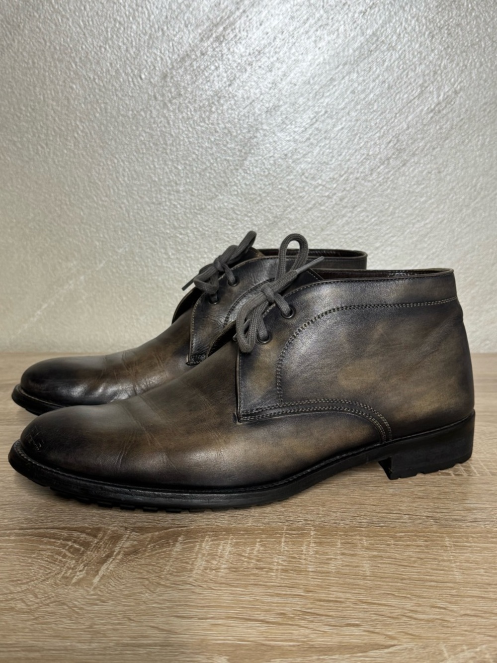 Magnanni men's 11.5M leather chukka boots